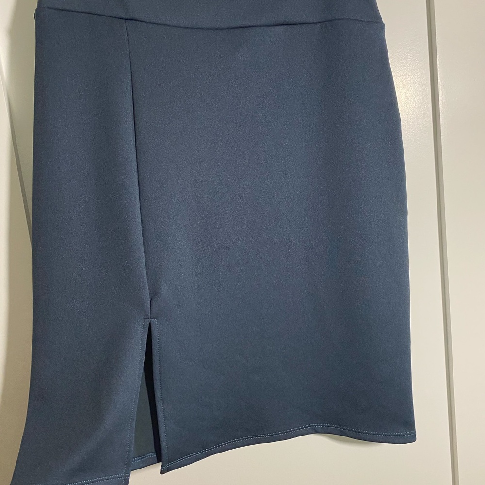 Encircled navy blue pencil skirt size large